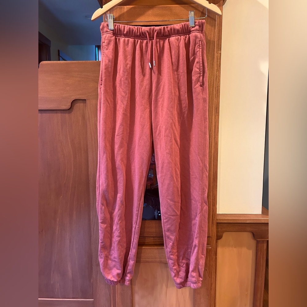 Old Navy High-Waisted Dynamic Fleece Barrel-Leg Sweatpants